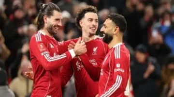 تحديات كبرى بانتظار محمد صلاح ورفاقه في جدول مباريات ليفربول خلال شهر مارس